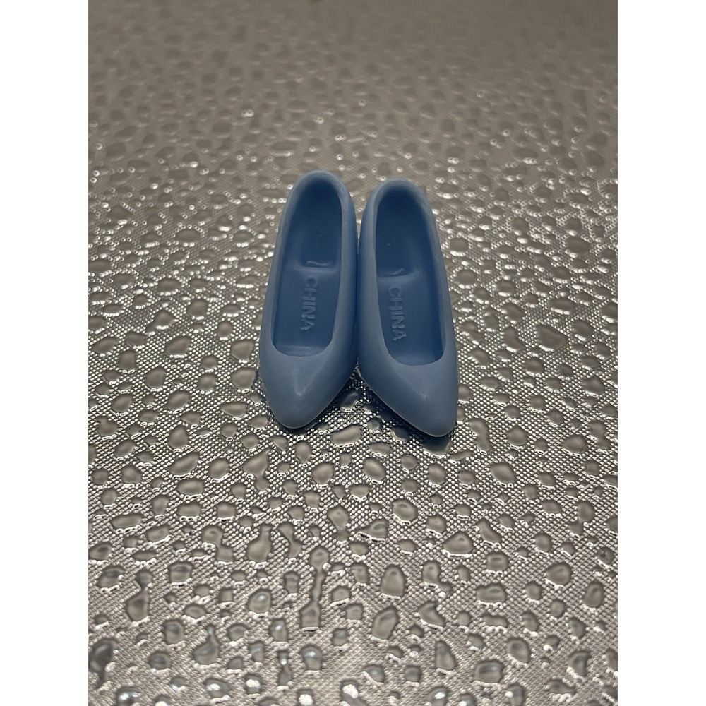 VINTAGE 1990's MATTEL BARBIE PAIR LIGHT BLUE CLOSED TOE HIGH HEEL HEELS PUMPS 27